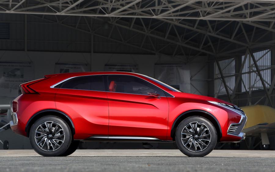  Mitsubishi Concept XR-PHEV II 2015 года  (фото 8 из 21)